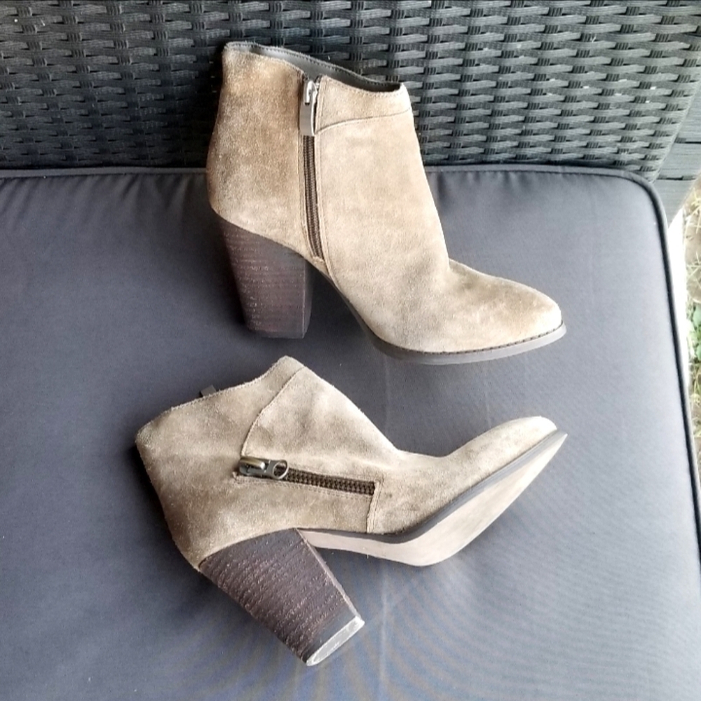 VERY VOLATILE Taupe Brown Suede Zip Wedge Ankle Fashion Boots Bootie (Womens 7)